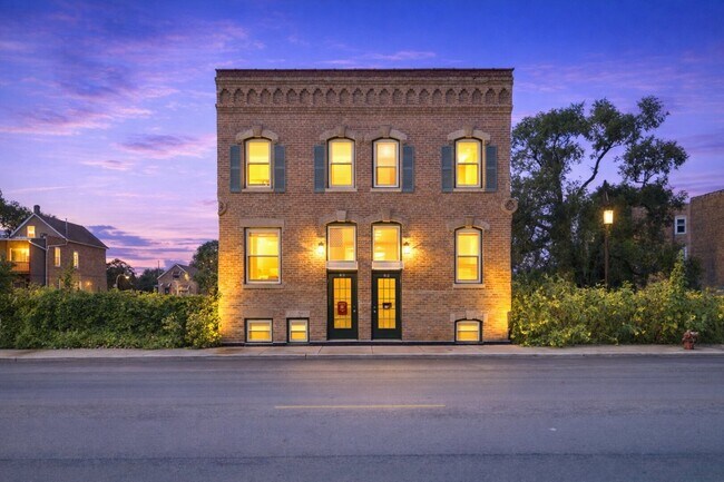 24 S Sacramento Blvd
