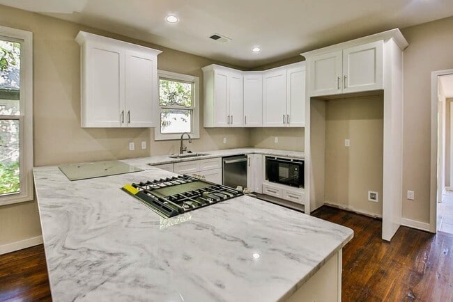 Photo - 2029 Felix Ave