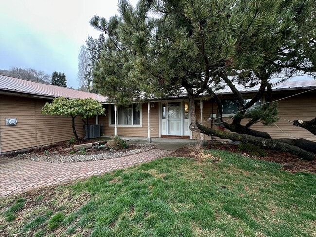 Building Photo - 3 Bedroom 2 1/2 Bath House