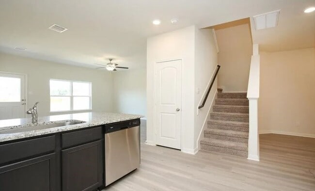 Photo - 549 Bains St