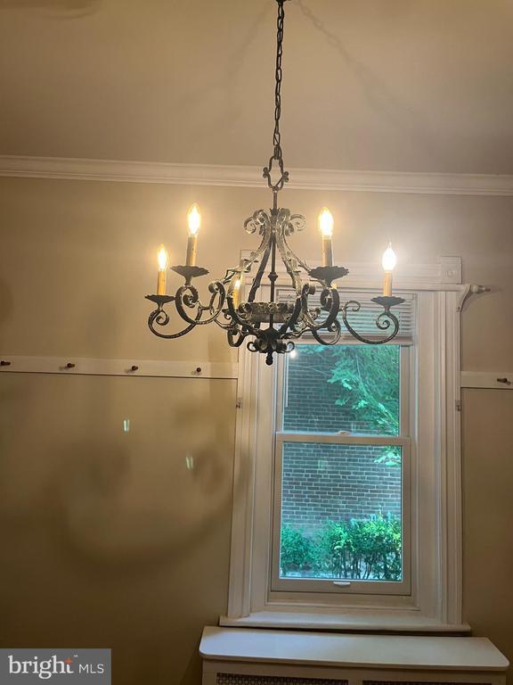 Photo - 210 GRAYLING Ave