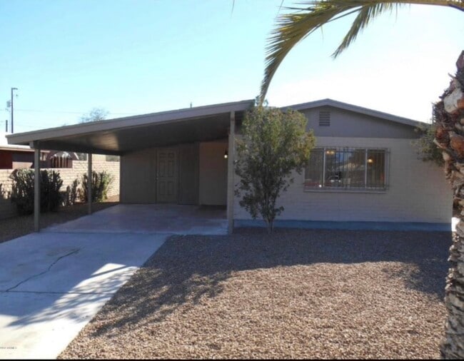 Photo - 1132 E 26th St