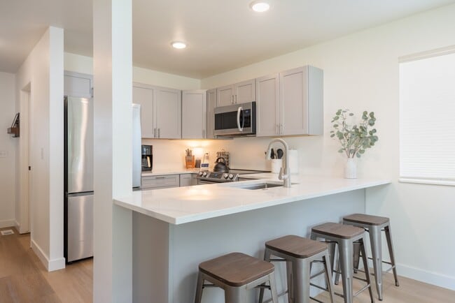 Building Photo - 1310 Mitchell St Unit B