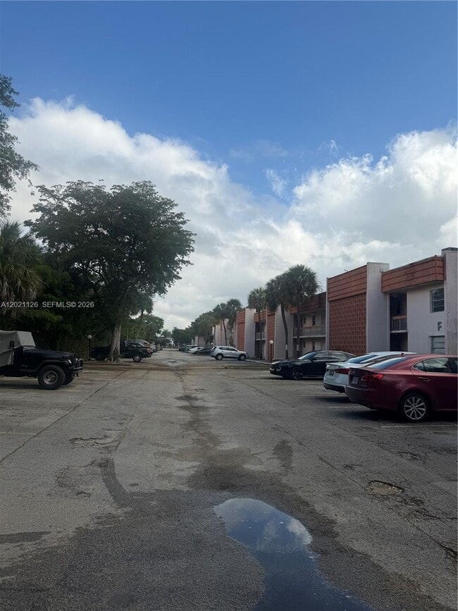 Photo - 7610 Stirling Rd Unidad 205G