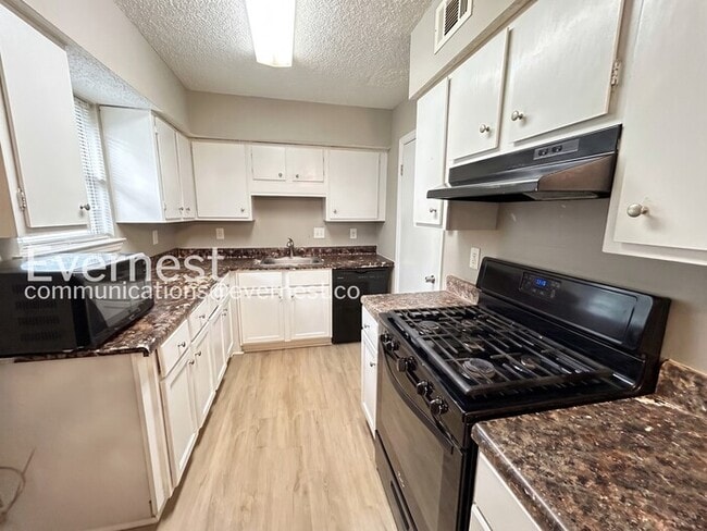 Photo - 396 Promenade Ct
