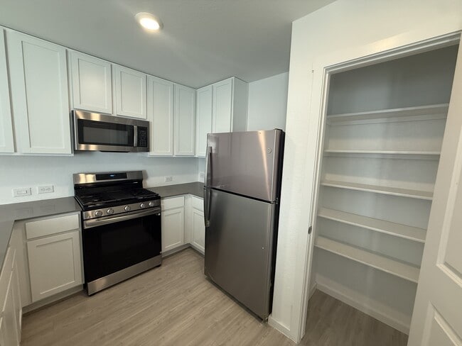 Photo - 10727 Vesta Curv