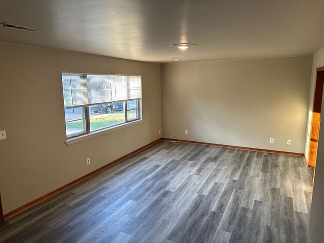 Photo - Available Now! 3-Bed, 1-Bath Home in centr...