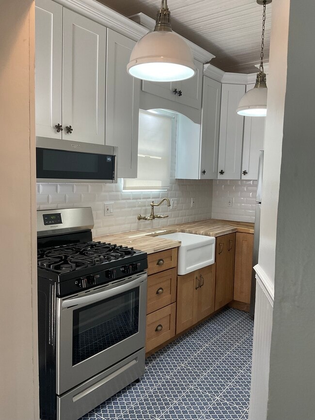 kitchen - 514 Tombstone Cyn Unit Apt. A