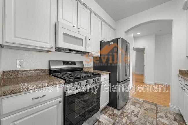 Photo - 569 Merritt Ave