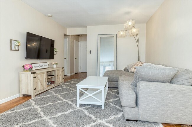 Photo - 250 W Merrick Rd Unidad 2T