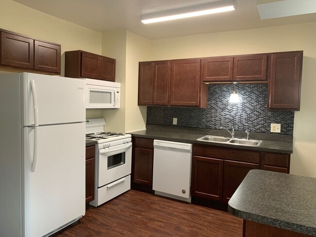 Photo - 131 E Broadway Ave