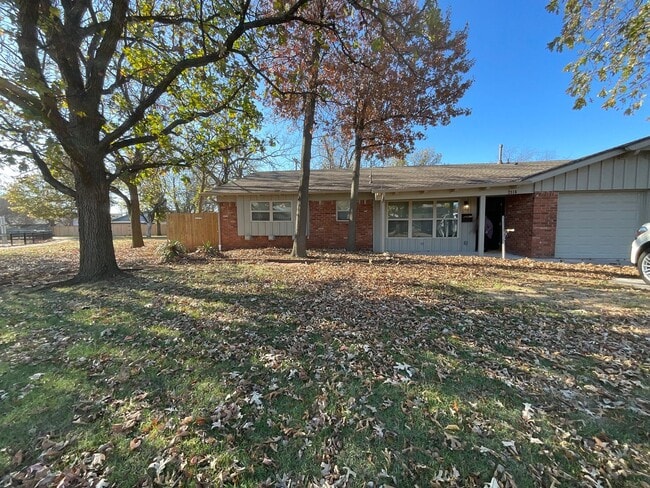 Building Photo - 2716 Carlton Way