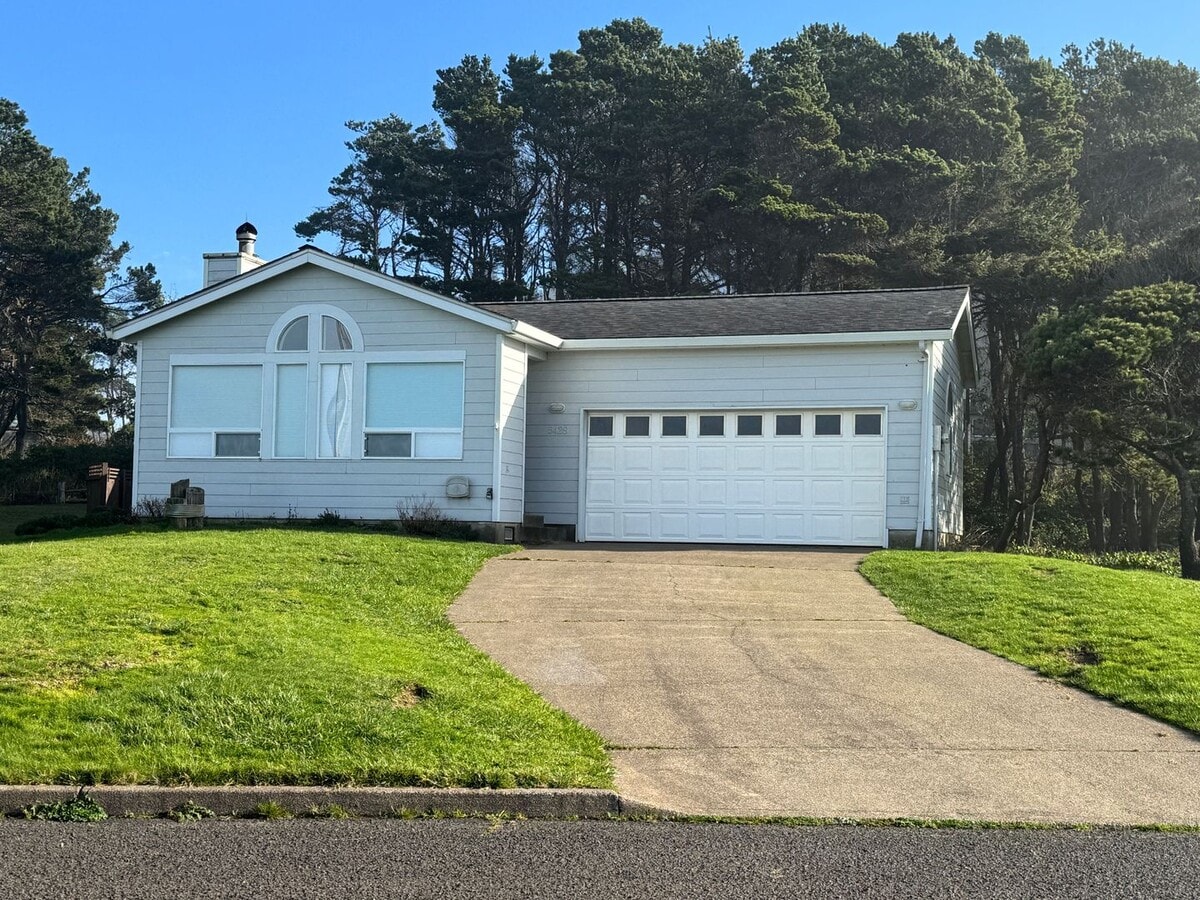 ***Coming Soon*** 3 Bedroom - Oceanview home in Newport! - ***Coming Soon*** 3 Bedroom - Oceanview home in Newport!