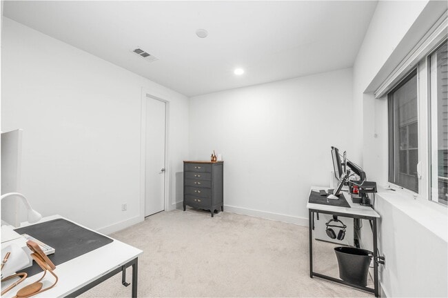 Photo - 1141 W 18th St