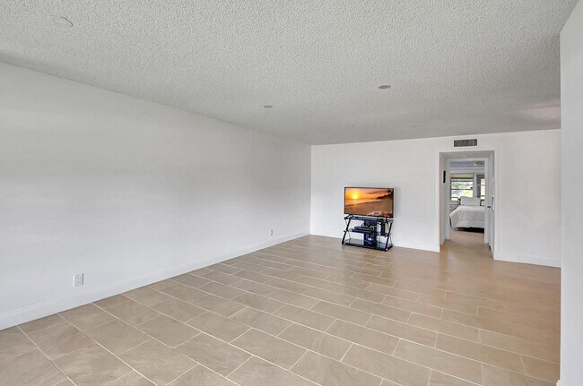 Photo - 735 North Dr