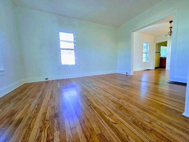 Photo - 4 Bromley Ave Unit #1