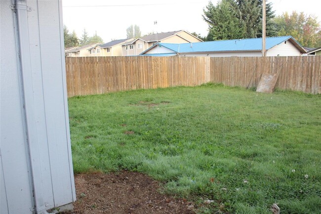 Photo - 2 Bedroom, 1 Bathroom Duplex!!!!