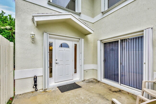 Photo - 13814 Yarmouth Dr