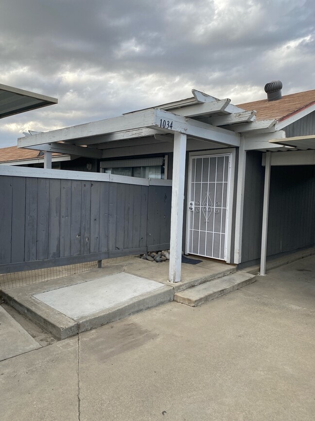 Building Photo - 1034 Kaweah St