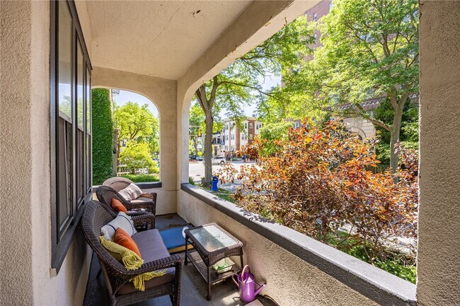 Photo - 260 Oxford St