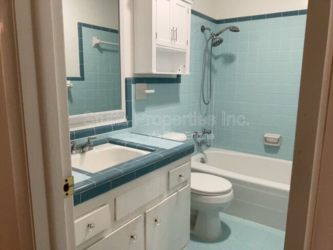 Photo - 2402 Wellington St