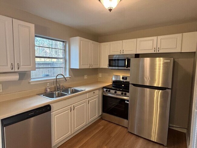 Photo - 415 Parkdale Dr