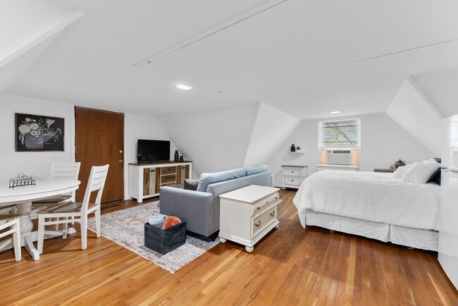 Building Photo - 804 N Perry Ave Unit Studio apartment