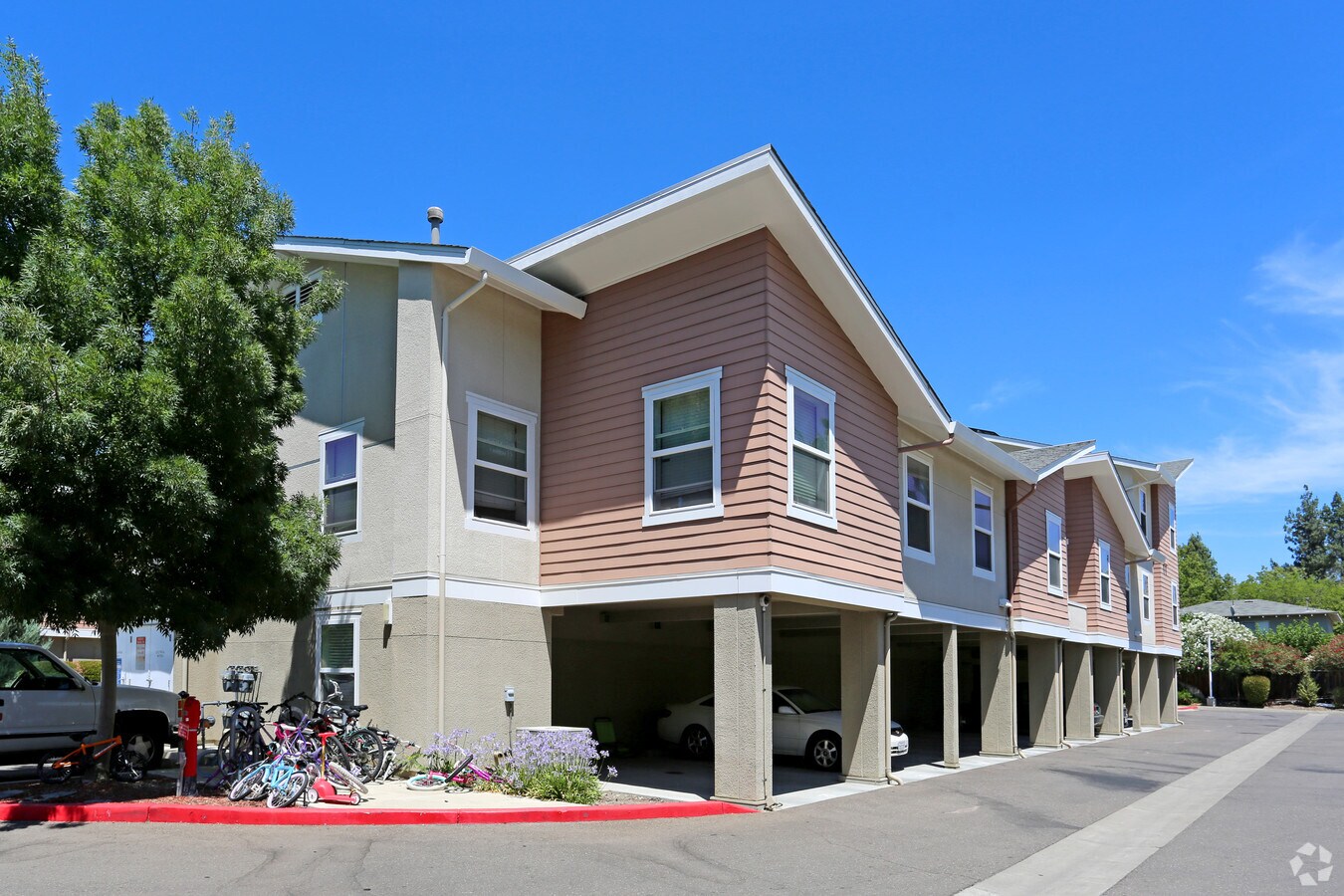 Photo - Carmen Avenue Apartments