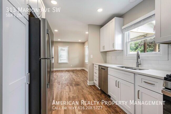 Photo - 313 Marion Ave SW