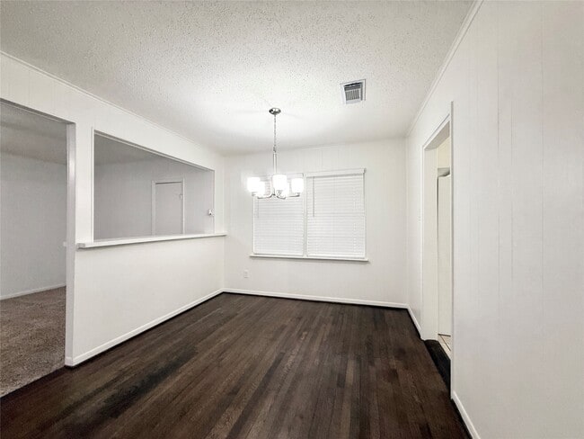 Photo - 523 Wisteria St