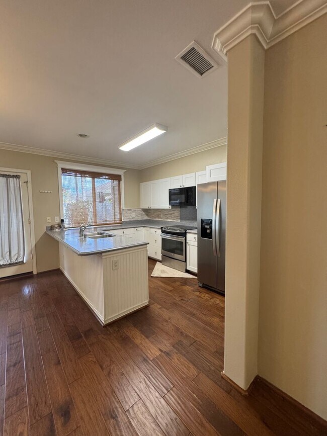 Photo - Stunning  3-Bedroom/2.5-Bath - $3800.00 Lo...
