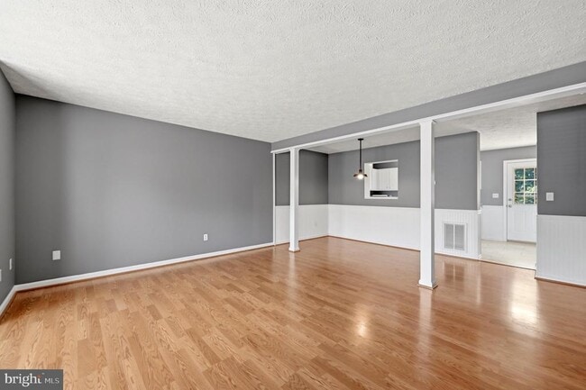 Photo - 112 Chatham Square