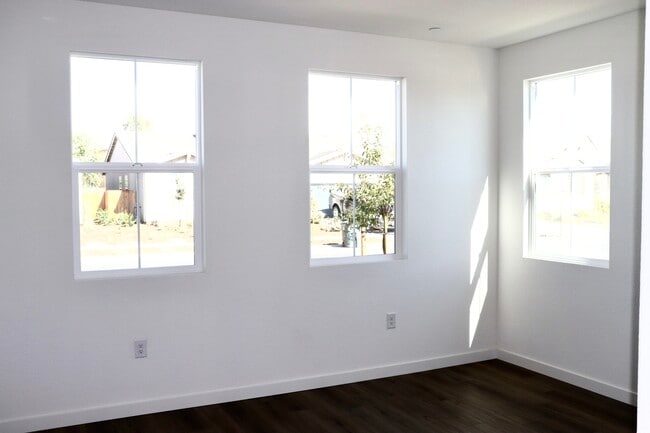 Photo - 1536 Minories Dr