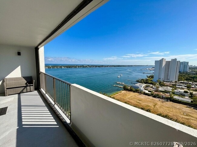 5600 N Flagler Dr Unit 2105