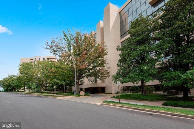 Photo - 1101 S Arlington Ridge Rd Apartment Unit 1009