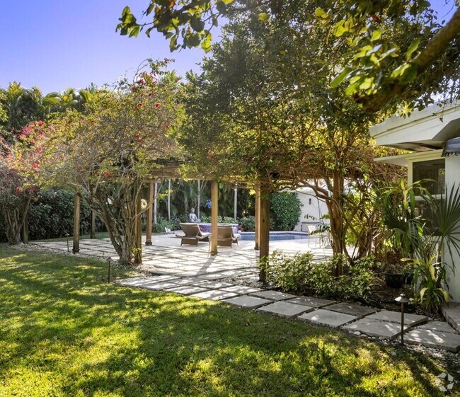 Building Photo - 7290 SW 77th Ter Rental