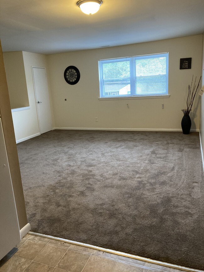 Hollybush Gardens Apartments For Rent in Glassboro, NJ