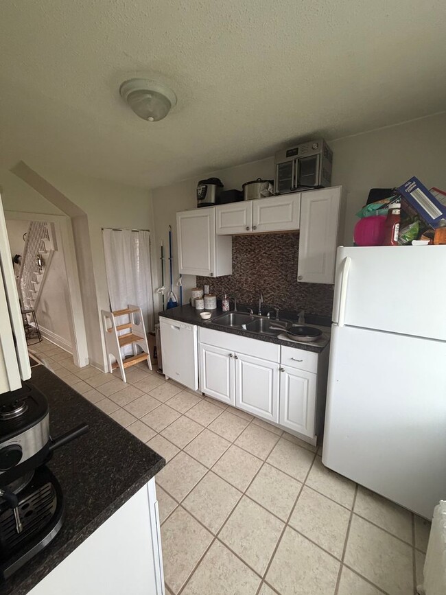 Photo - AVAILABLE December! - 3 Bed 1 Bath Home!