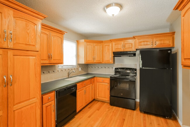 Photo - 909 Ridge Dr