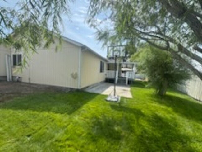 Photo - 2089 NW Eucalyptus Dr