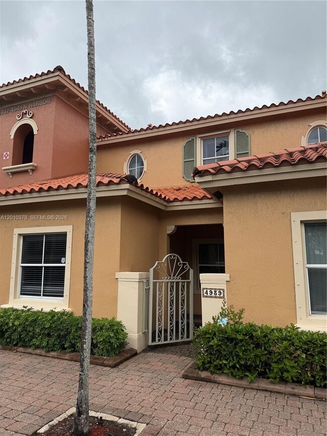 Photo - 4939 N Harbor Isles Dr