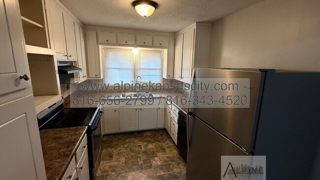 Photo - South KC Ranch on Cul de Sac, Finished Basement, Section 8 OK!