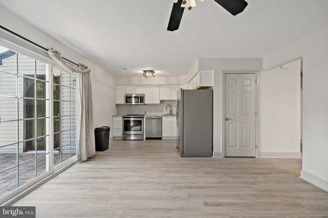 Photo - 172 Kenton Dr