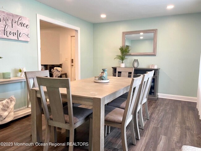 Photo - 1414 Treeneedle Rd