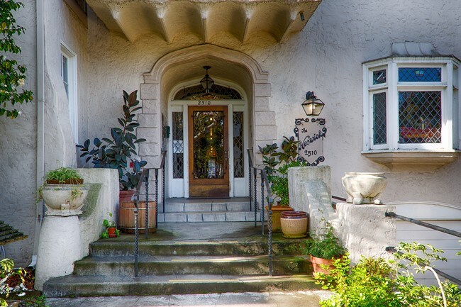 Photo - 2510 Central