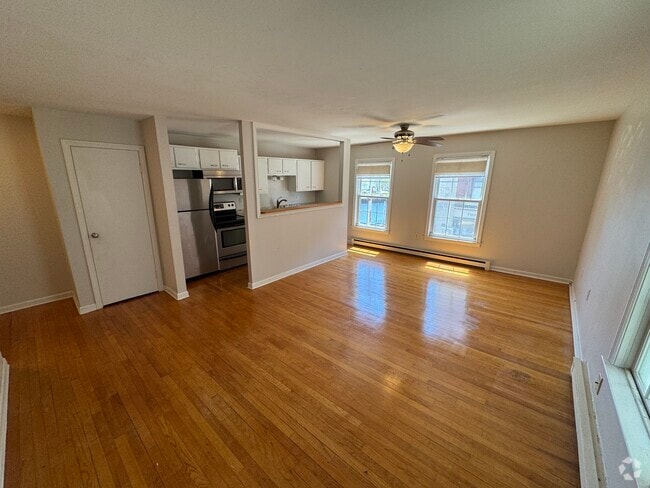 Building Photo - 6 W Main St Rental
