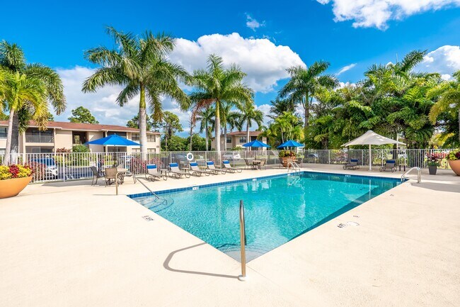 Swimming Pool - 10X Harbour Pines Apartments