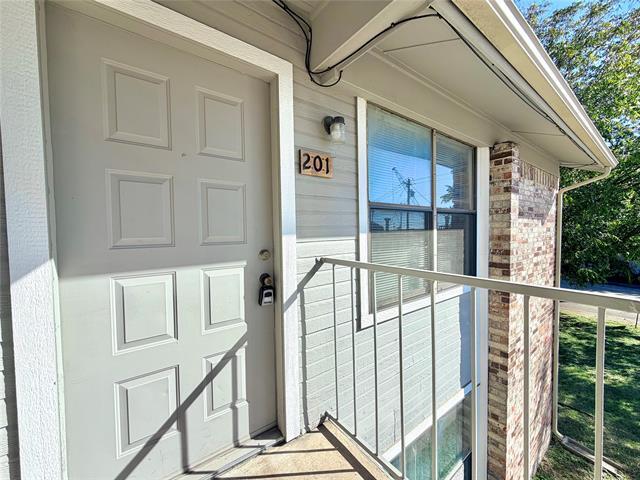 Building Photo - 2526 W Prairie St Unit 201