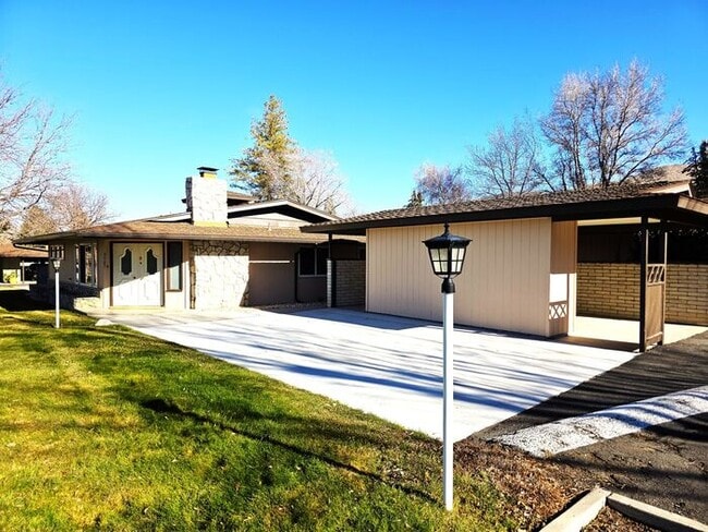 Photo - Beautiful 2 Bedroom / 2 Bath Bungalow Next to Hidden Valley Golf Club with Large Private Patio, N...