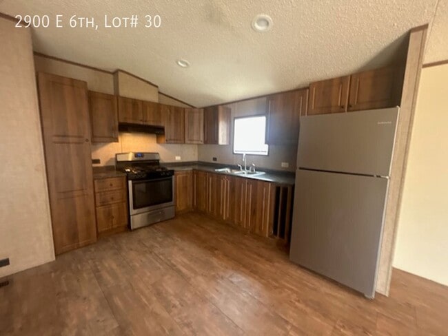 2900 E 6th Ave